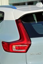 Volvo XC40 D4 Momentum 2017 года (WW)